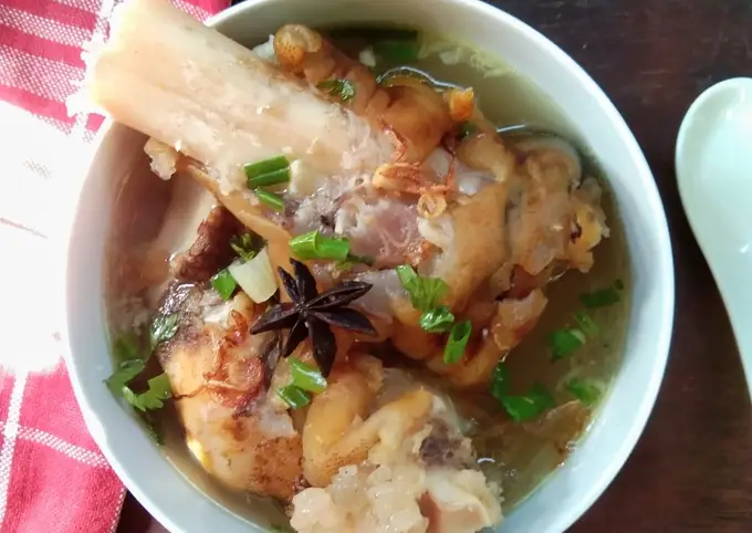 Sop rempah tulang kaki sapi